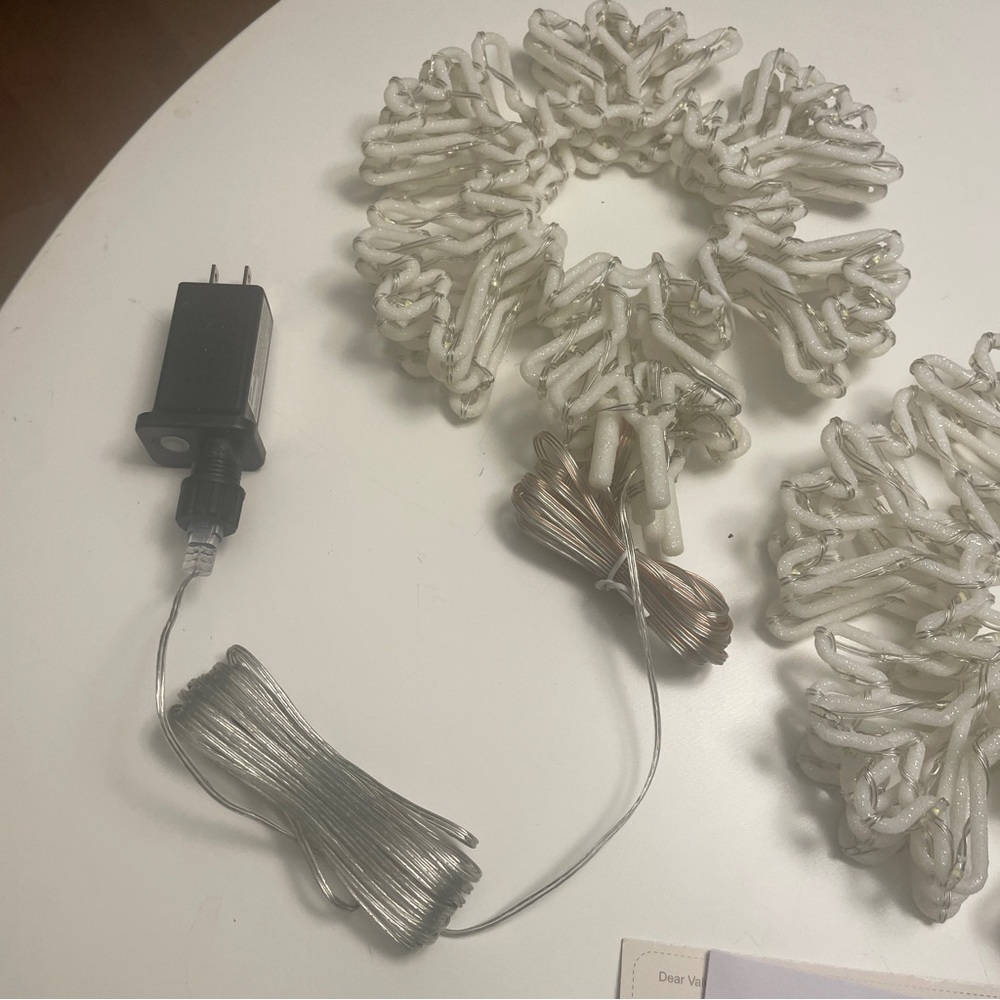 NWT Brightown White/ Blue Snowflake Pathway String Lights- Set of 5 Connected